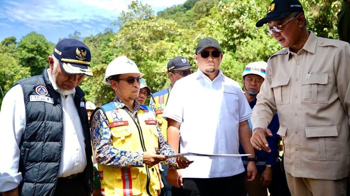 Andre Rosiade Ajak Menteri PU ke Jl Lembah Anai, Minta Jalur Diperkuat Permanen