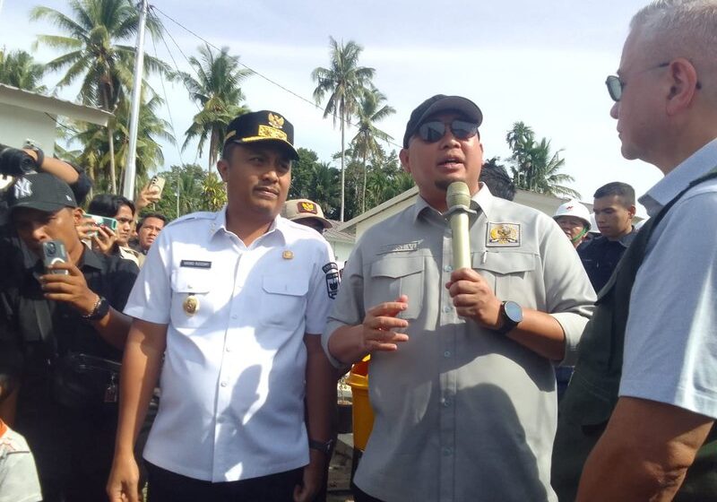Andre Rosiade dan Vasko Tinjau Huntara di Nagari Katapiang