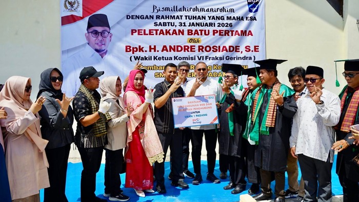 Andre Rosiade Hadiahkan Umrah untuk 3 Siswa Hafal Al-Qur’an 30 Juz