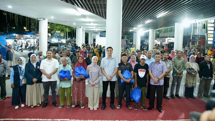 Jelang Ramadan, Andre Rosiade Bagikan 5.000 Sembako ke Warga Sawahlunto