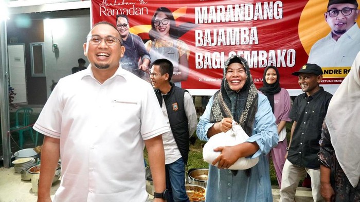 Andre Rosiade Gelar Marandang Bareng Magdalena di Huntara Batang Anai