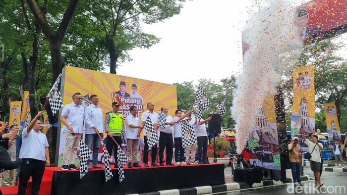 Andre Rosiade Lepas 100 Bus Pemudik ‘Pulang Basamo 2026’ Gelombang I