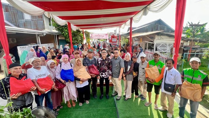 Andre Rosiade Salurkan 500 Paket Sembako untuk Kebutuhan Ramadan Warga Jati