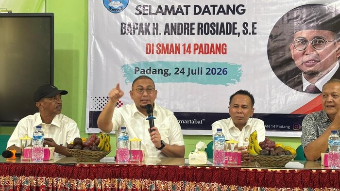 Andre Rosiade Tambah Bantuan Aula SMAN 14 Padang Jadi Rp 400 Juta