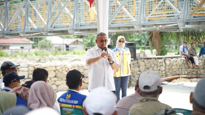 Ke Koto Rawang, Andre Rosiade Pastikan 3 Jembatan Gantung di Pessel Rampung