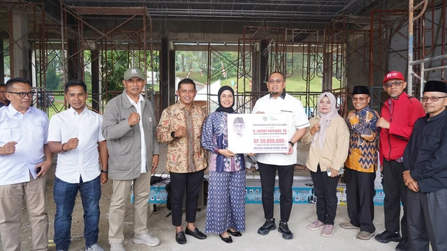 Andre Rosiade Serahkan Bantuan Pembangunan Masjid di Polres Solok Arosuka