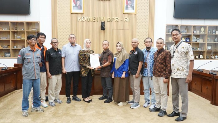 Andre Rosiade Terima Aspirasi Serikat Pekerja PT Pos, Dorong Solusi Bersama Danantara