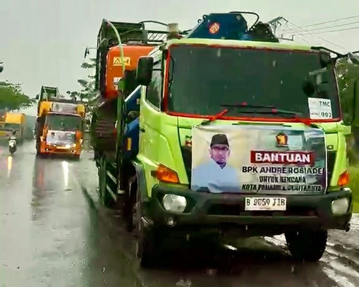 Andre Rosiade Kirim 3 Ekskavator Percepat Penanganan Pascabanjir Padang